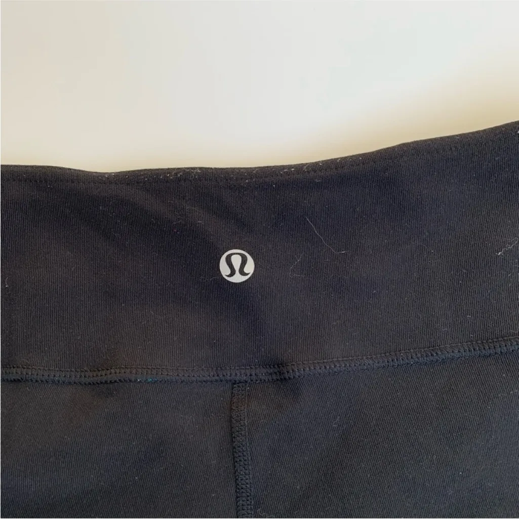 Lululemon Black Groove Shorts Size 6 - Image 3