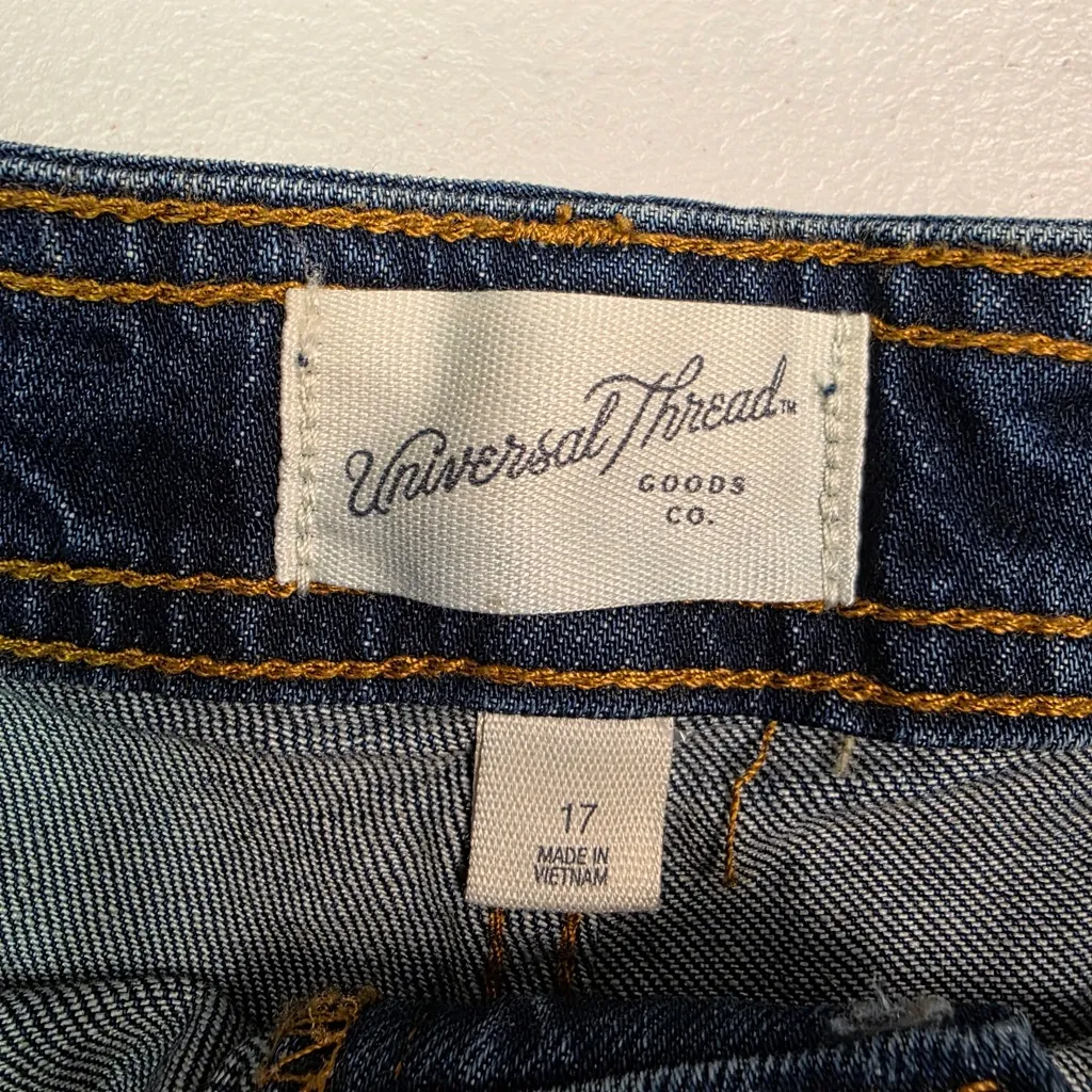 Universal Thread Dark Blue Jean Shorts - Image 5