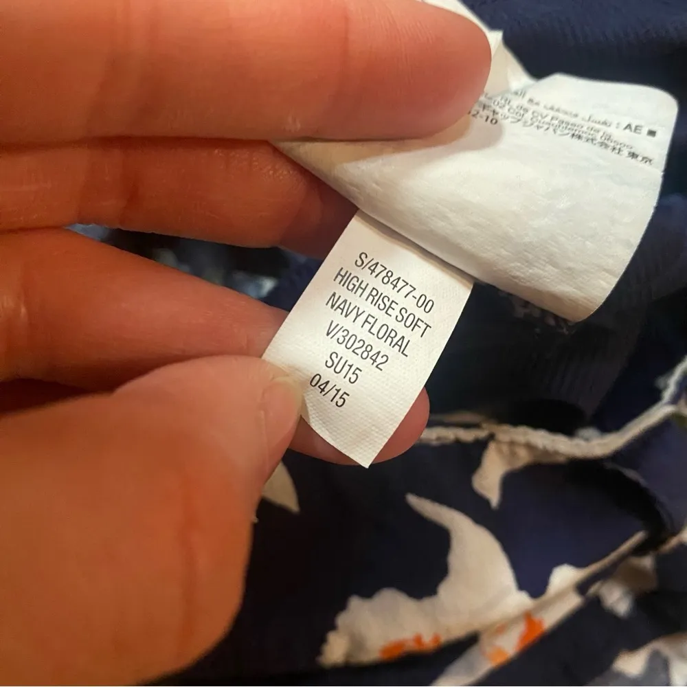 Old Navy Casual High Rise Soft Navy Blue Floral Short Shorts Womens Large - Image 15