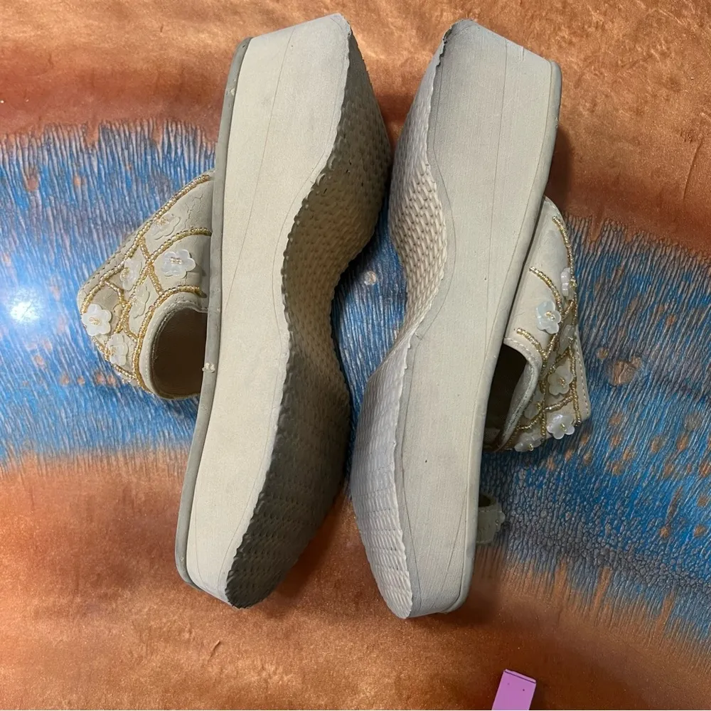 Vintage Skechers Platform sandals Shoes floral beaded toe strap size 6 - Image 5