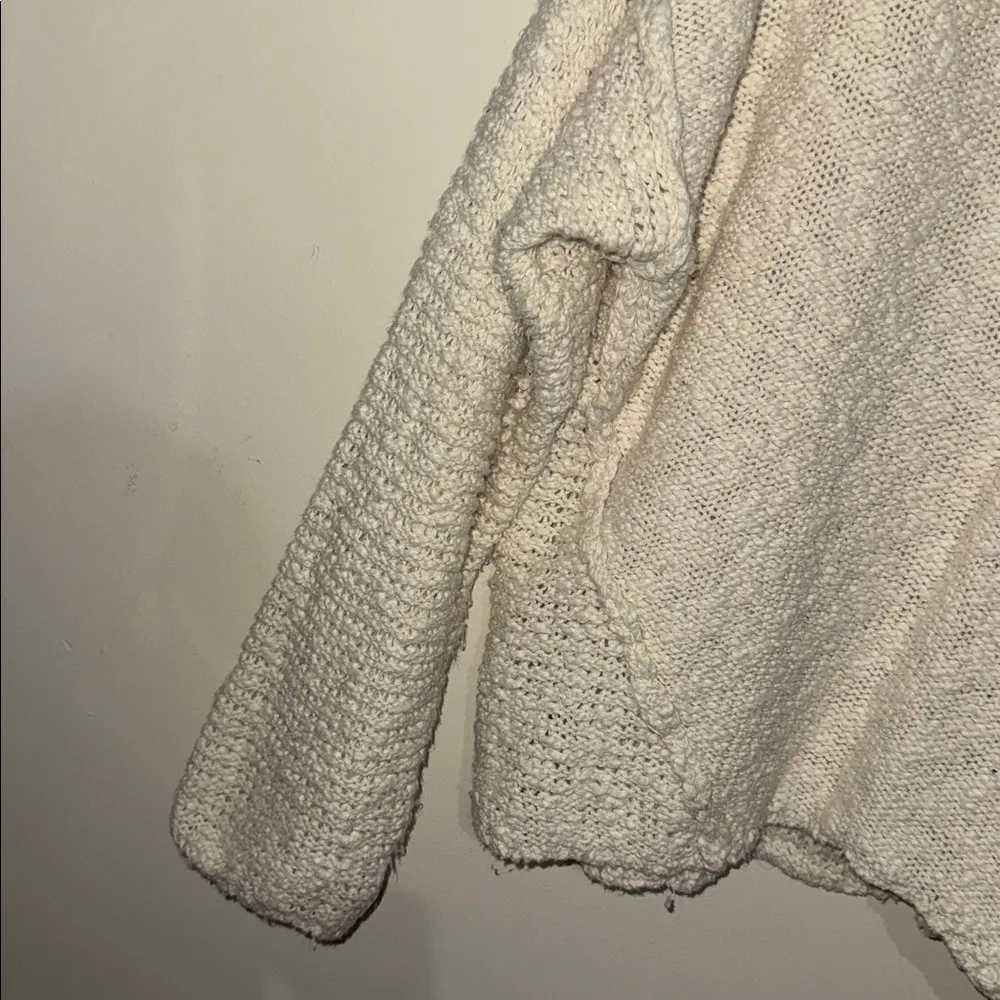 🎄Universal Thread Cream V-Neck Sweater - Image 3