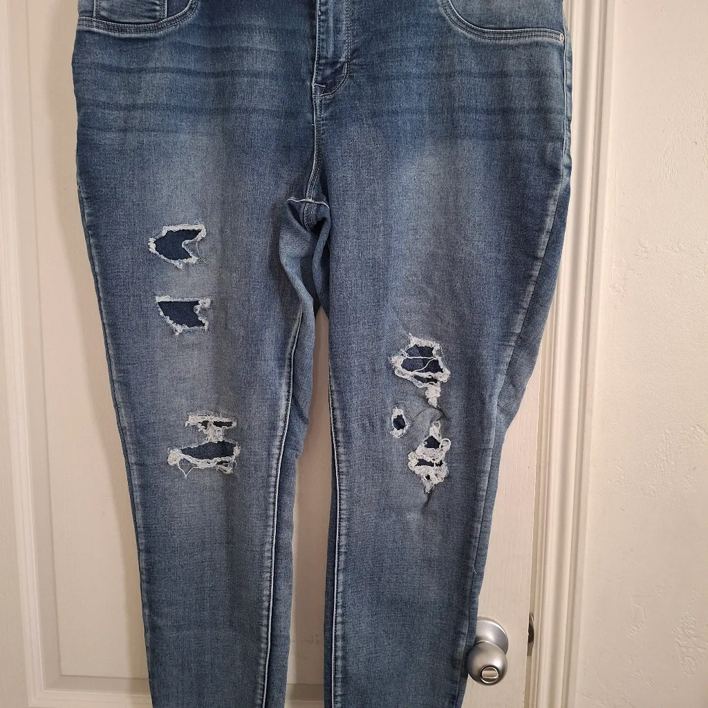 Maurices Sz 20W R Distressed Blue Jeans for Women - Image 2