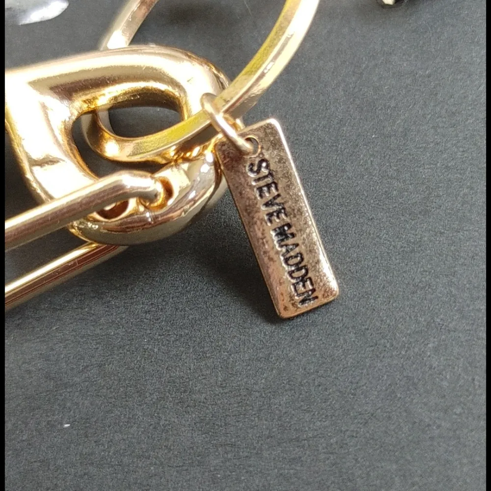 Steve Madden Chunky Lock Gold Chain Necklace - Image 4