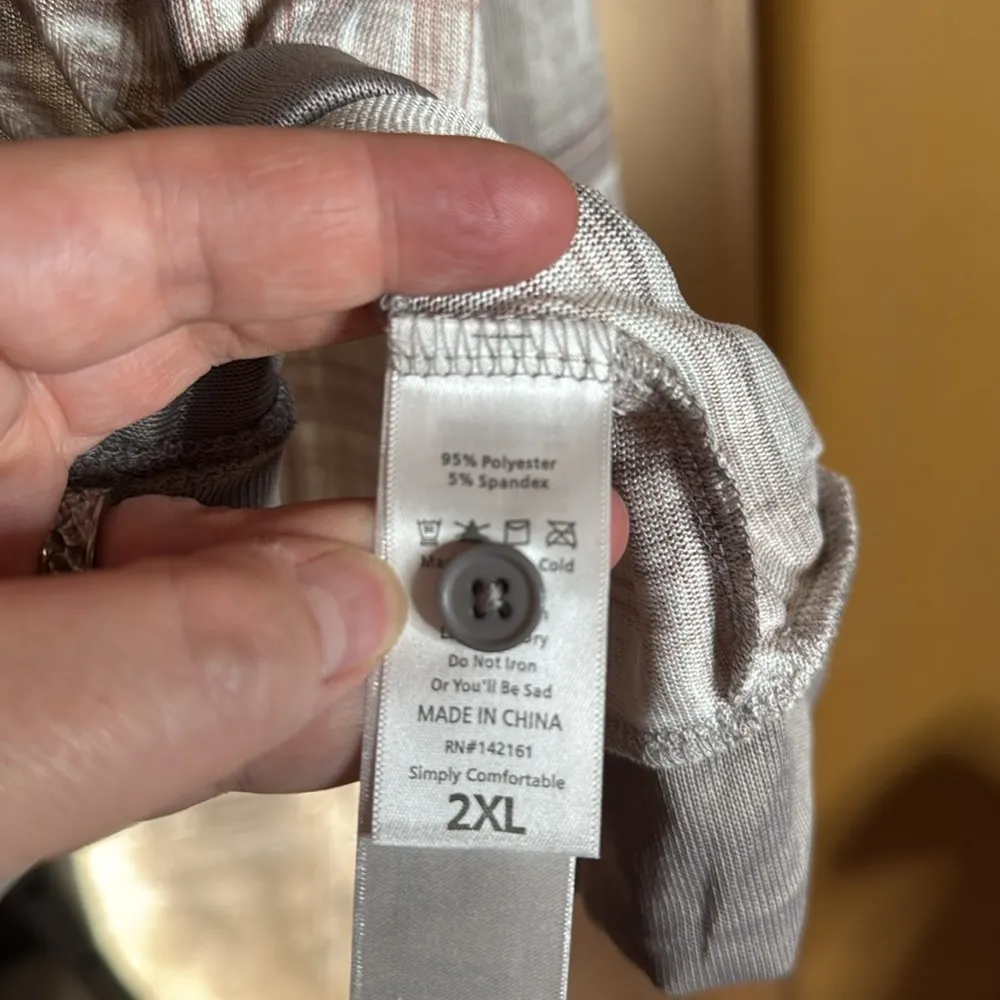 NWT LuLaRoe Cheryl Cardigan Gray and Mauve Plaid Top Size 2XL - Image 6