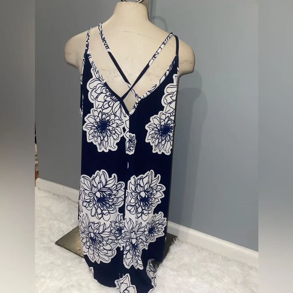 Lularoe Daniella Cross Back Tank Shirt Floral Blue White Crepe Fits Medium top - Image 2