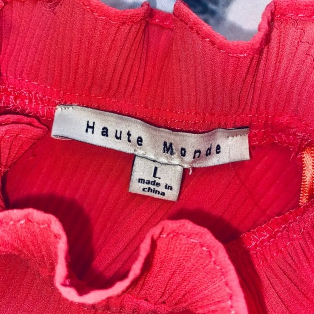 Haute Monde Ruffle Top sz L NWT! - Image 3