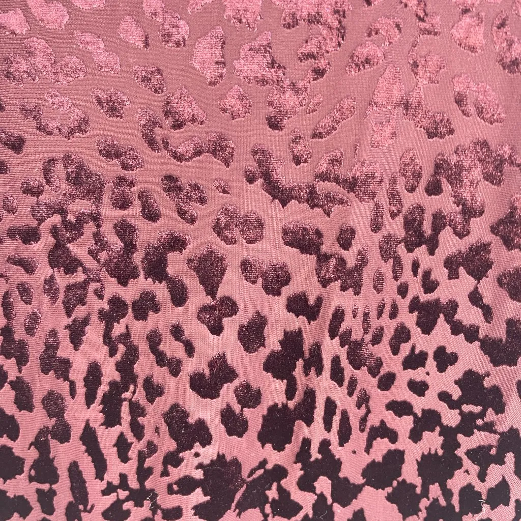 Simply Vera Burgundy Scoop Neck Velvet Textured Leopard Print L/S Top sz L - Image 3