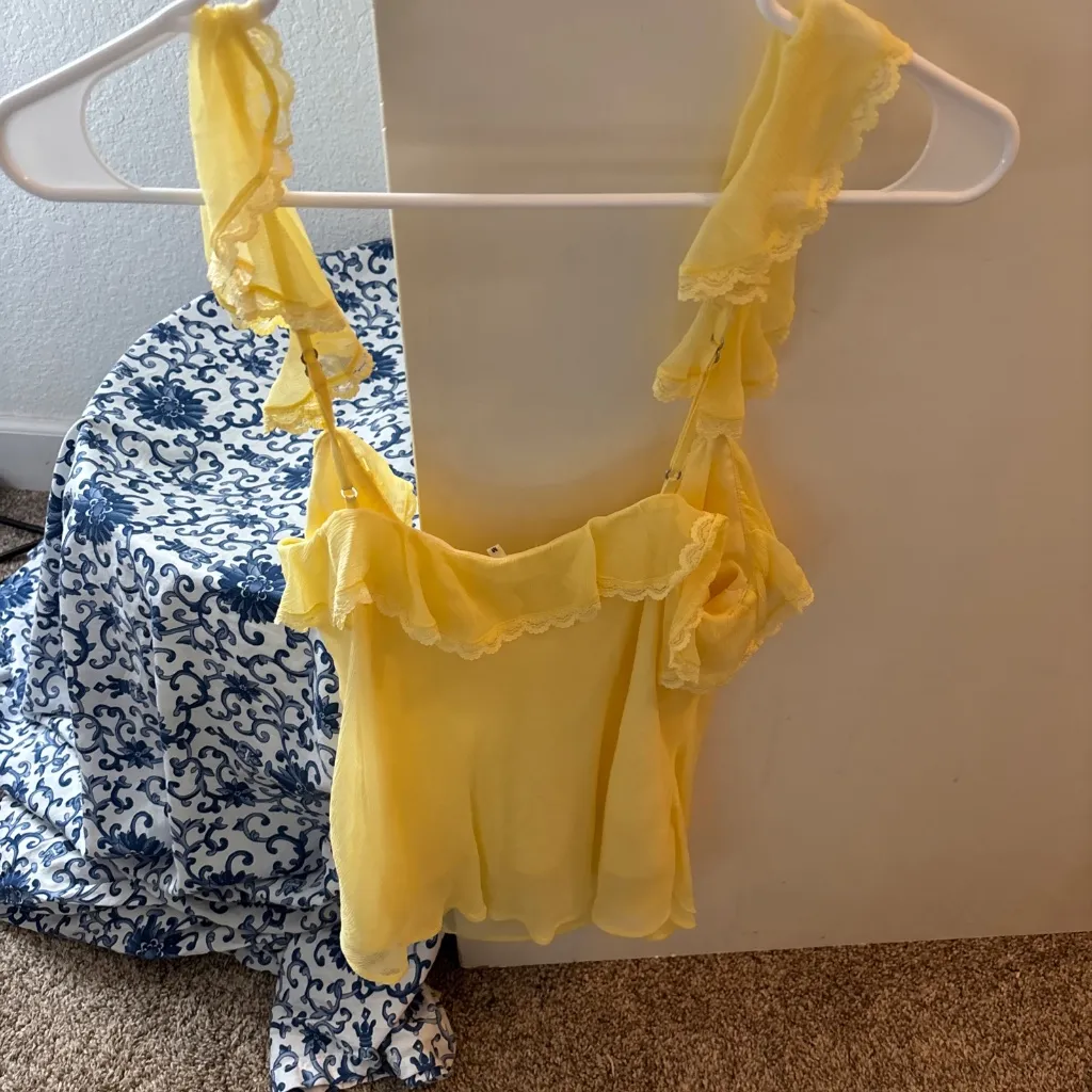 Tularosa yellow sleeveless top New with tags medium - Image 4