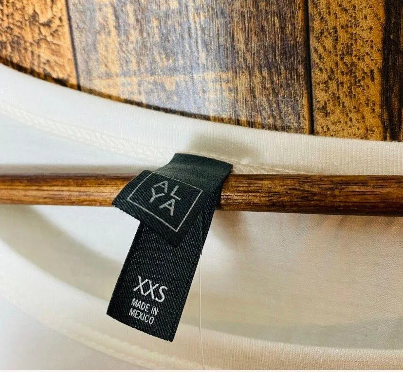 NWT  women white T-shirt size xs ff - Image 6