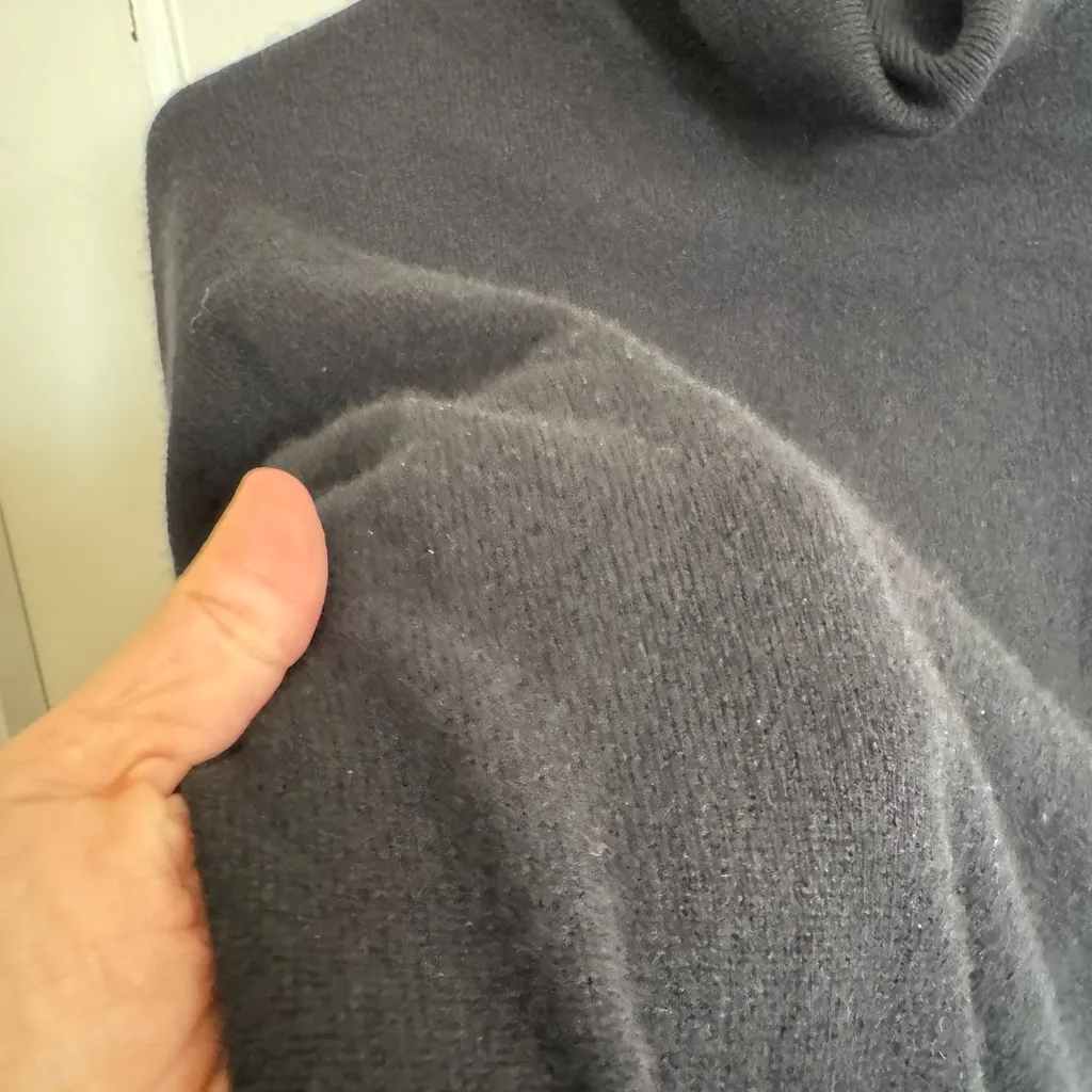 Theory black Karenia cashmere turtleneck size small - Image 4