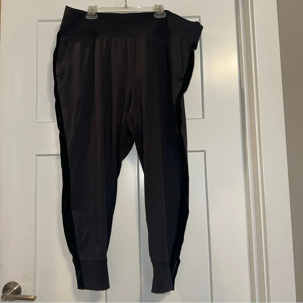Athleta Venice Velvet Stripe Jogger Black 3X - Image 2