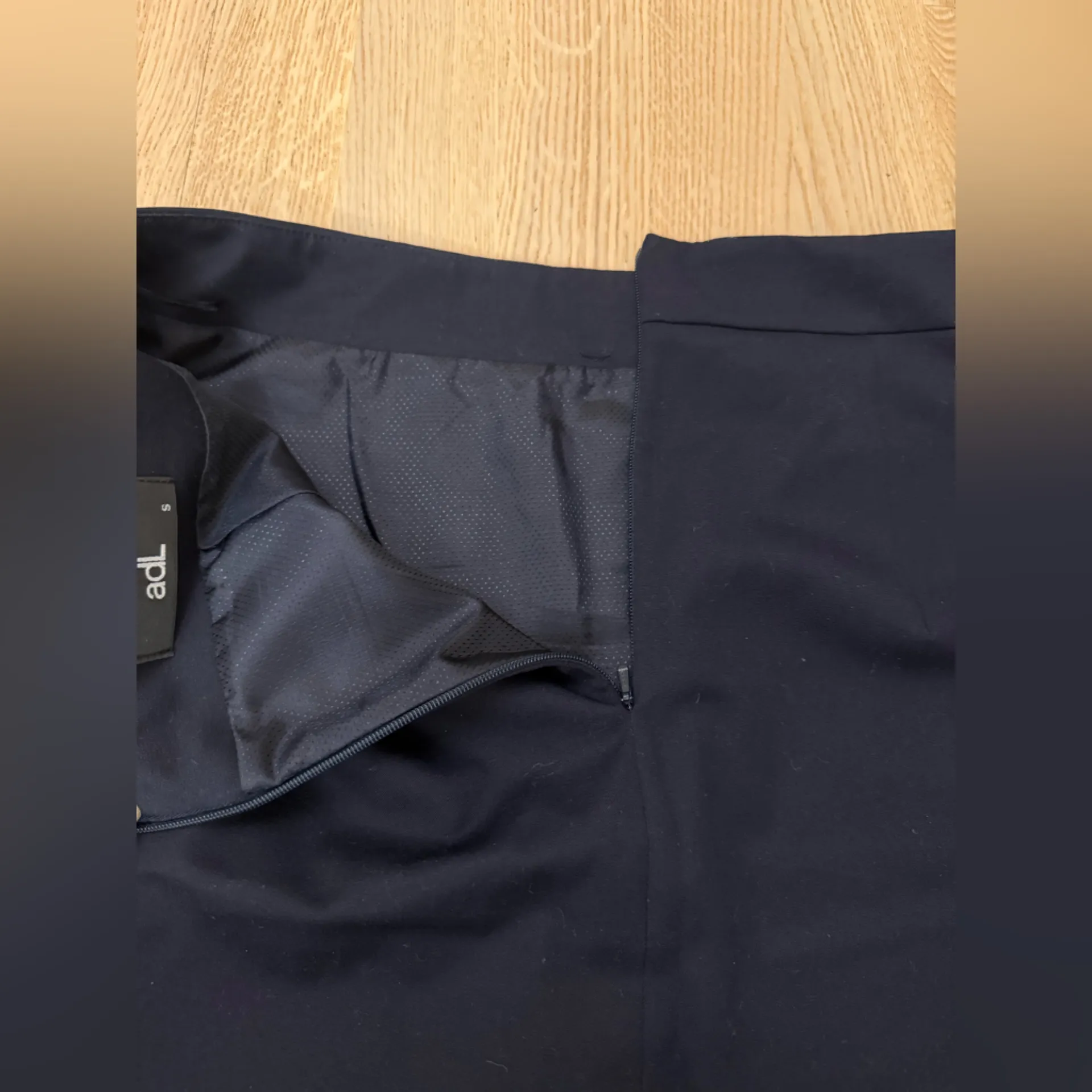 Women’s Navy blue office wear mini skirt size small - Image 8
