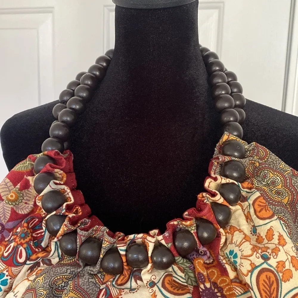 Chateau bohemian cloth shoulder bag with wooden beaded handle. - Image 3