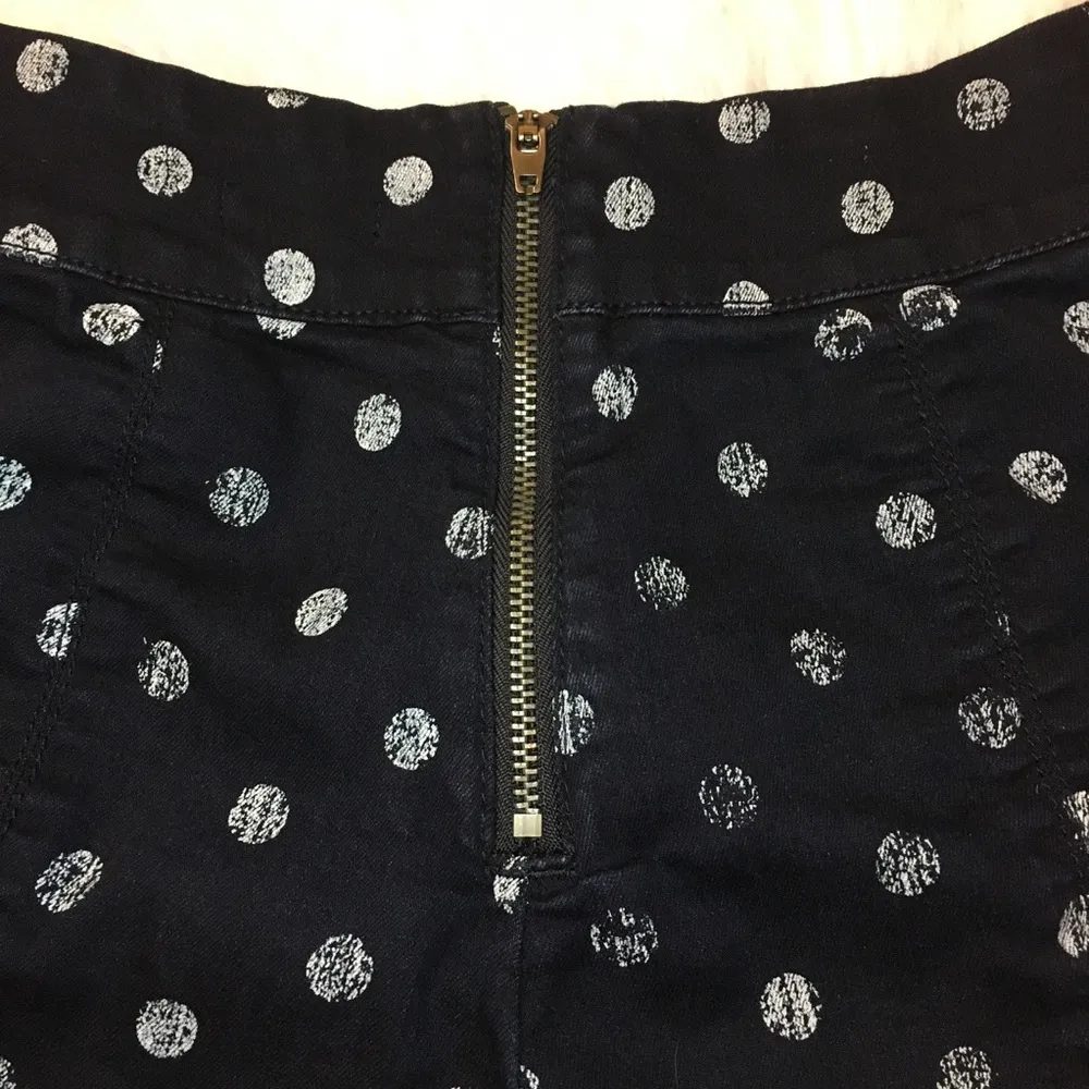 // KIMCHI BLUE Navy Blue Polka Dot High Waist Stretch Shorts 0 - Image 10