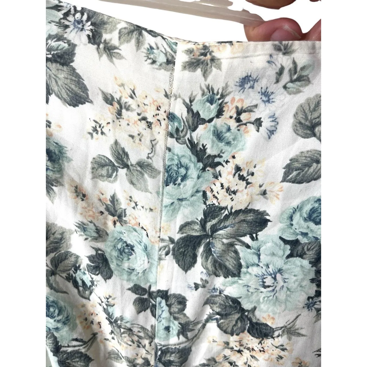 Womens Blue White Floral Print High‎ Waisted Shorts Size 9/10 - Image 4