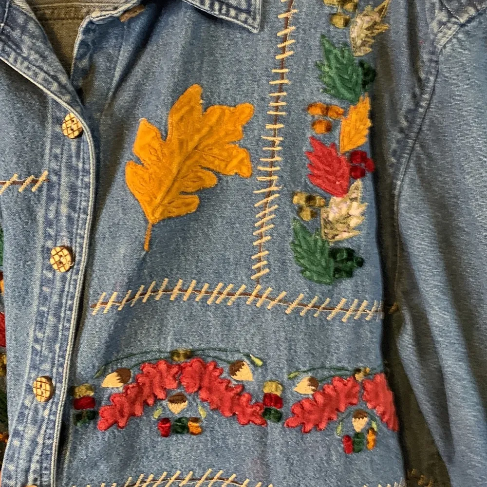 Vintage Dressbarn Embroidered Appliqué Button zip Denim Shirt XL - Image 3