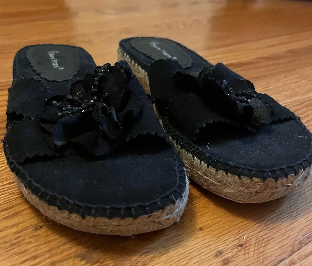 BareTraps Black Canvas Flower Slip On Sandals with Beaded Detailing size 7.5 - Image 2