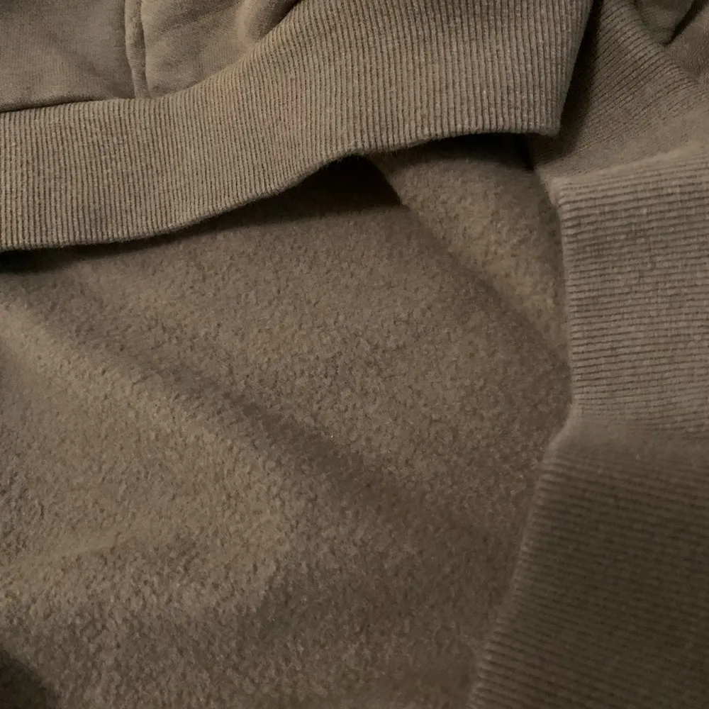 H&M olive green hoodie with pockets on the sleeves size S - Image 6