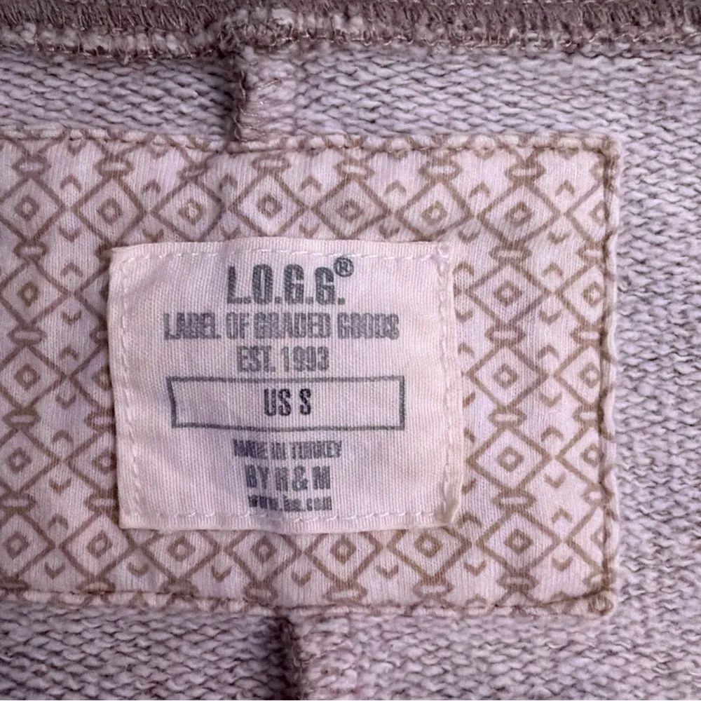 Women's sports/casual jacket with full zipper. - Image 6