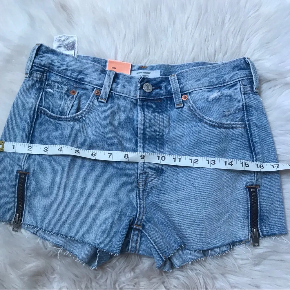 NWT Levi’s 501 cutoff shorts 26 - Image 10