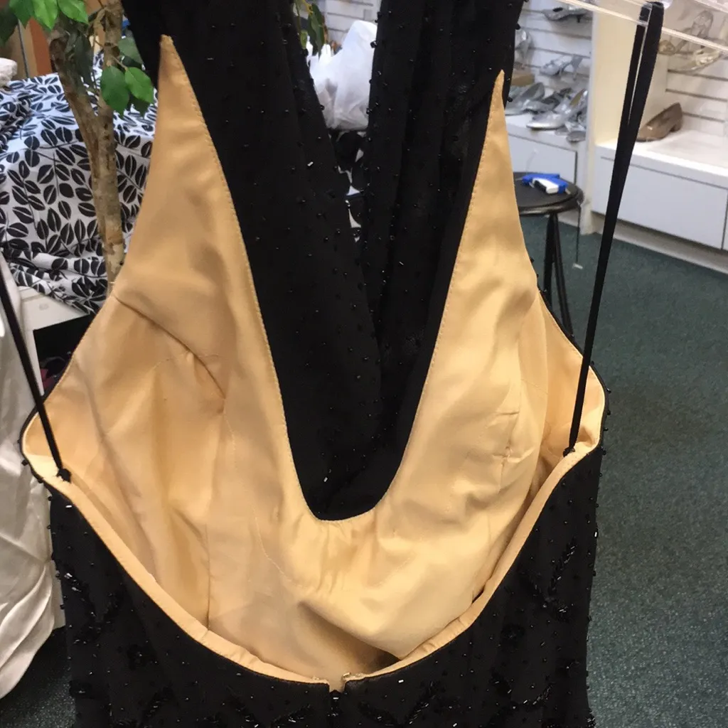 Long Formal Sequined dress black and gold Size 4 - Image 5