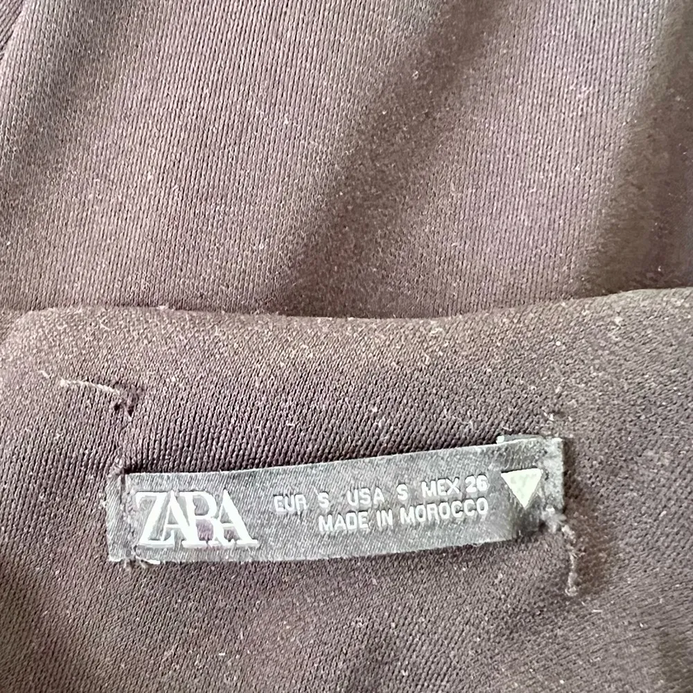 Zara Black Draped Fitted Midi Dress with V-neckline. Size S.
0/2444/636/800/02 - Image 10