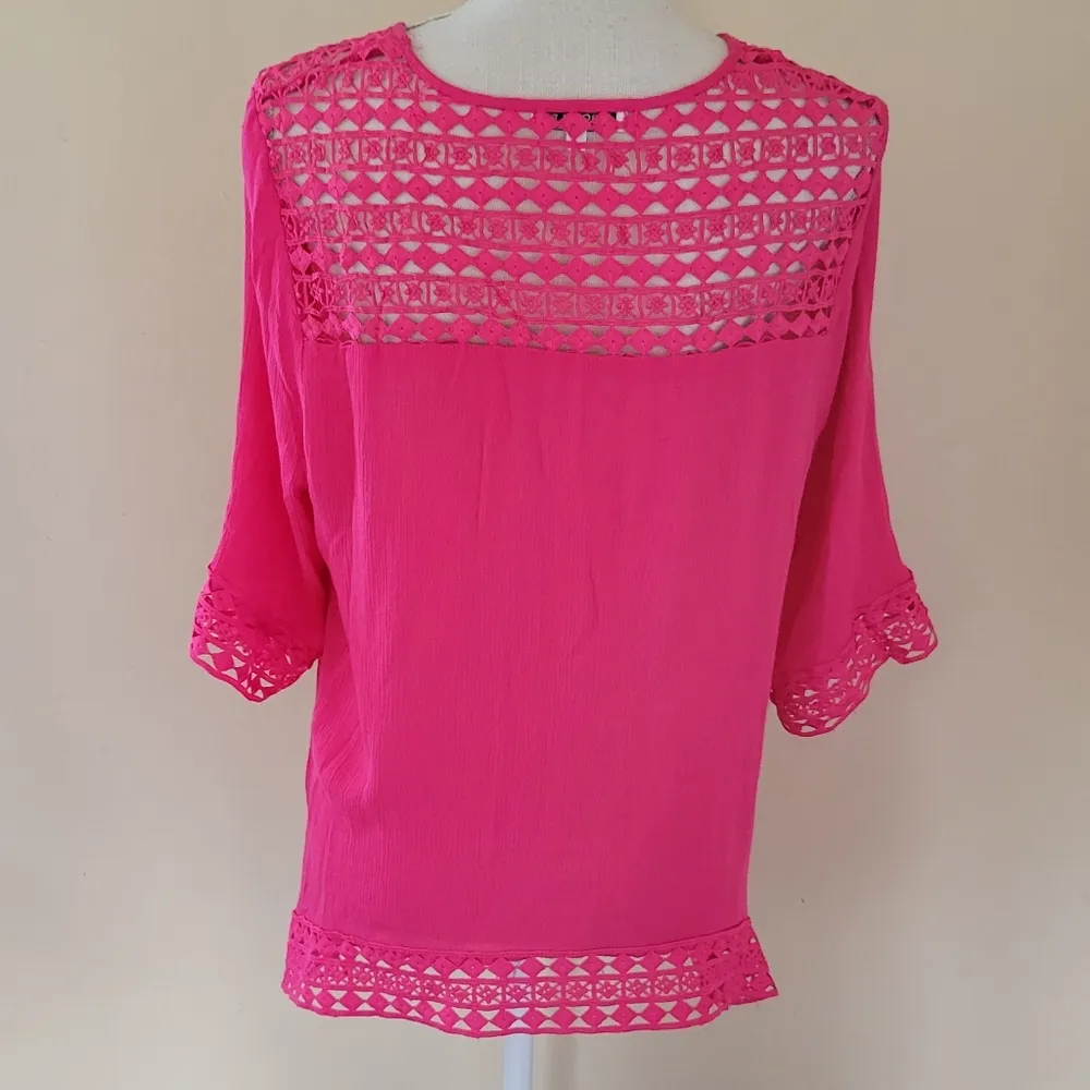Profile Apparel fuchsia guaze blouse size medium - Image 5