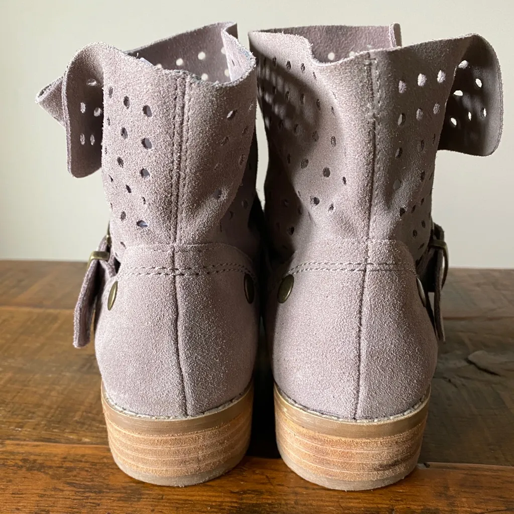 Super Cute Booties! Gray Size 7.5 - Image 3