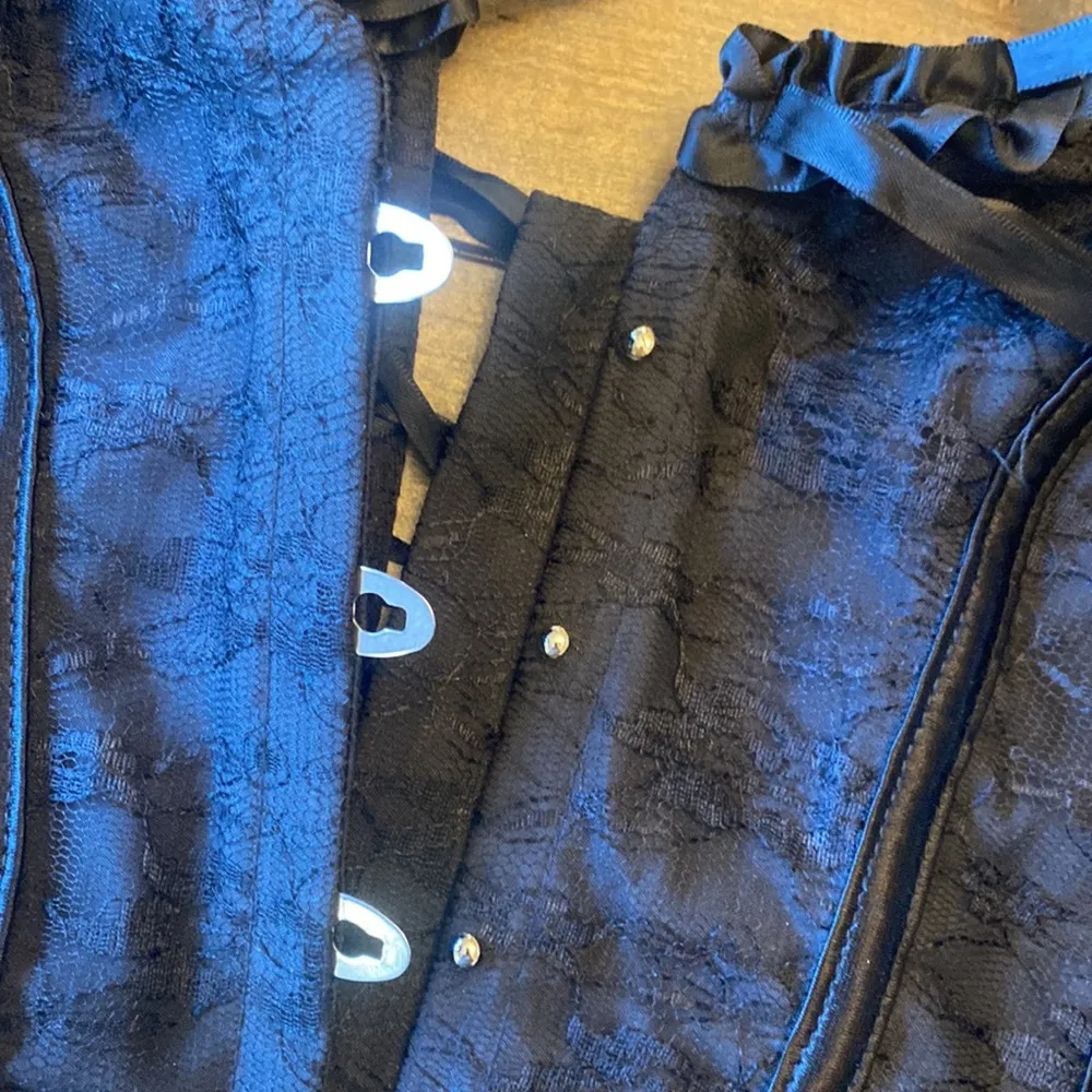 Black lace corset tie up back front silver hardware closure front - Image 5