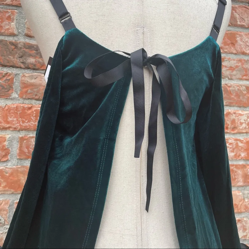 NWT Romeo & Juliet Couture dark green cold shoulder top / S/M - Image 10