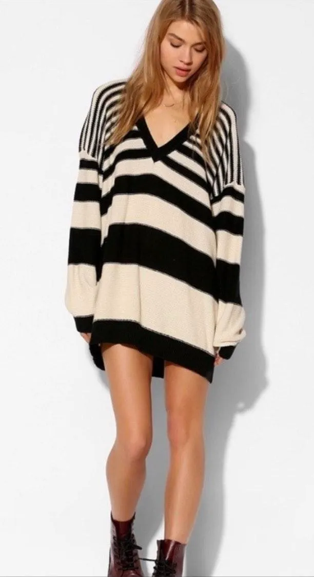 BDG Boyfriend Striped Oversized Knit V Neck Long Sweater - Image 4