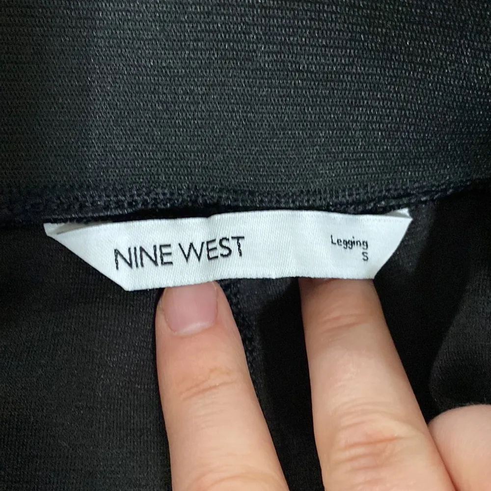 Nine West Seamed Tummy-Control Faux leather ponte Leggings in black crackle sz S - Image 8