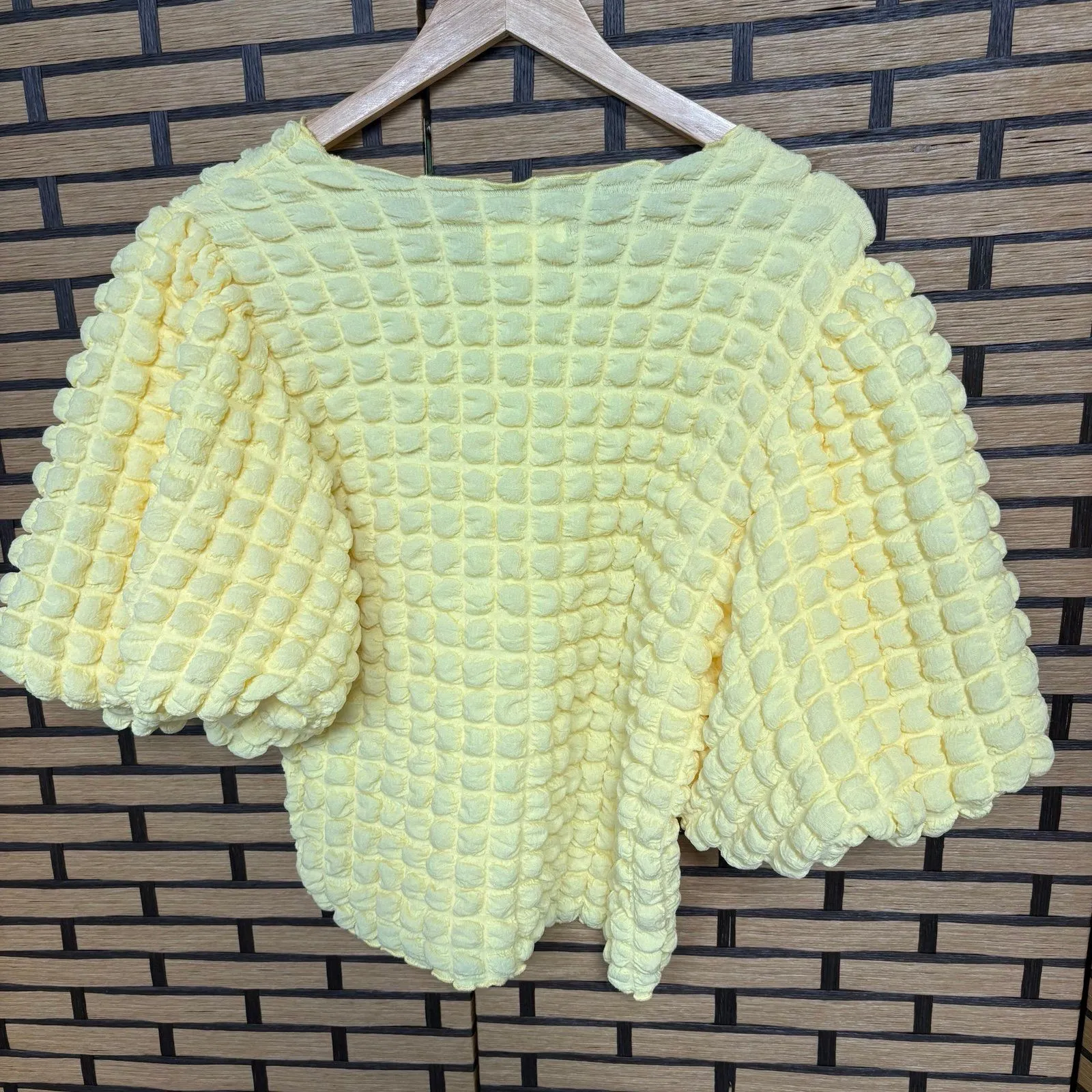 &merci Pale Yellow Textured Bubble Sleeve Blouse Size Medium‎ - Image 2