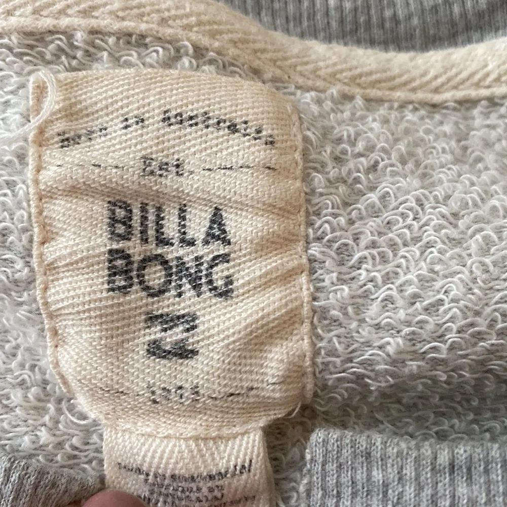 Billabong short sleeved sweatshirt - Image 2