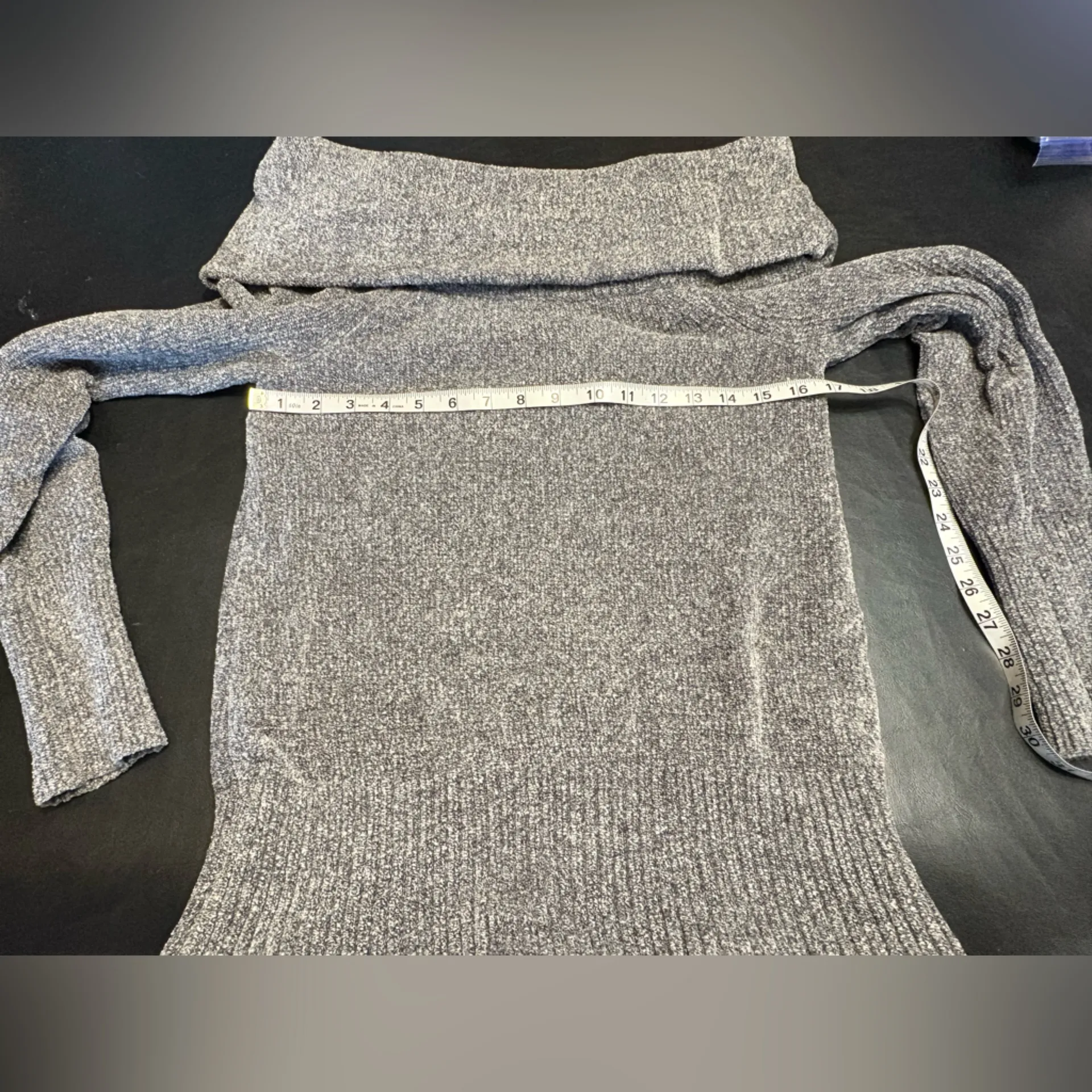 White House Black Market - NWT off-the-shoulder chenille sweater. Size Small - Image 9