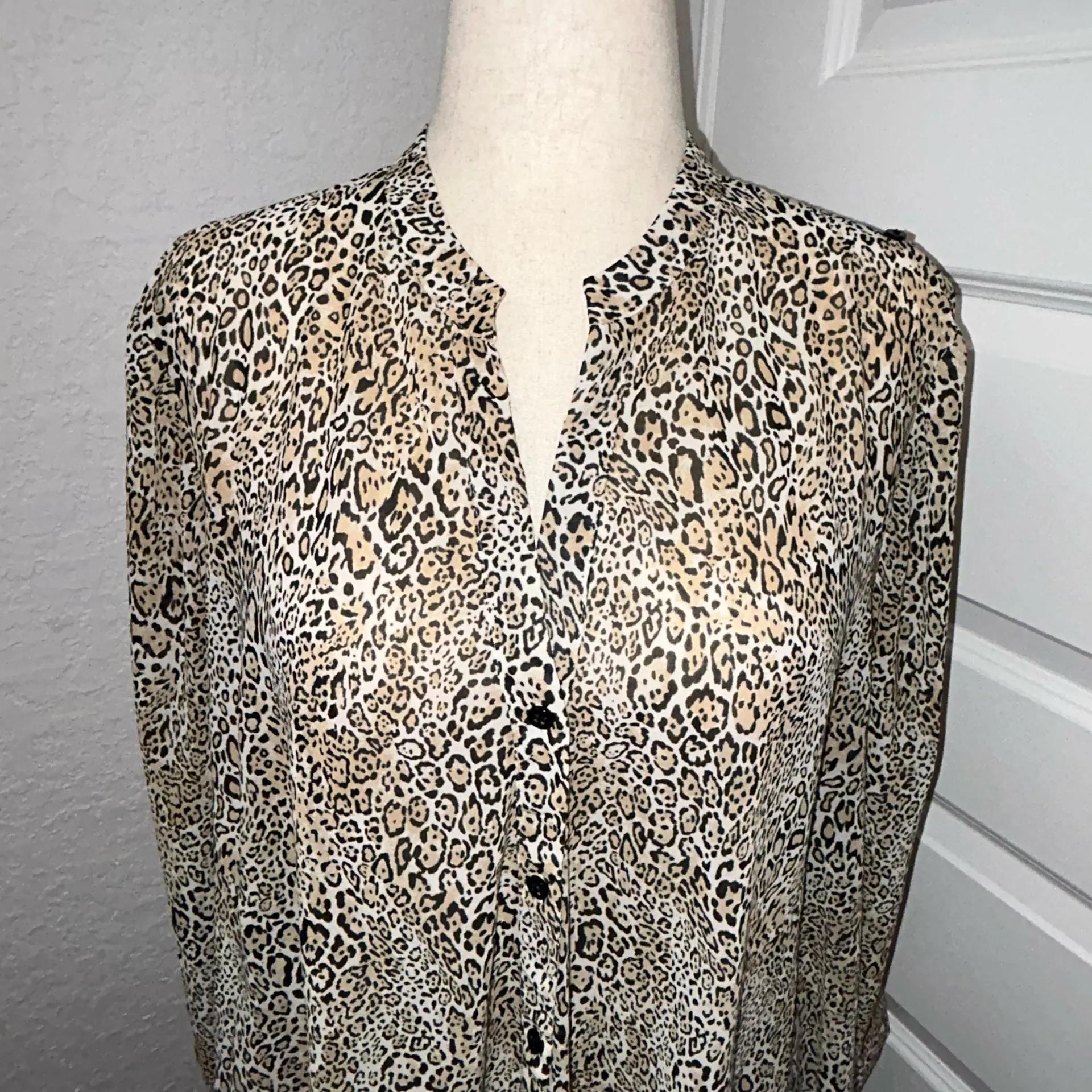 Chico’s Animal Print Button Down Long Sleeve Blouse Shirt Tunic Top Chicos Size 3/XL  - Image 2
