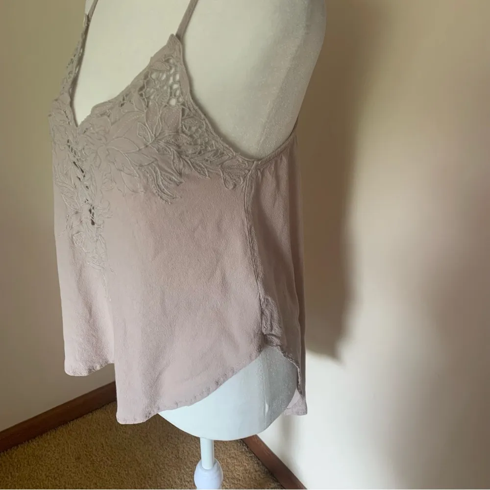 Astr High Low Racerback Tank with Lace Detail in Blush Beige Size Small - Image 5