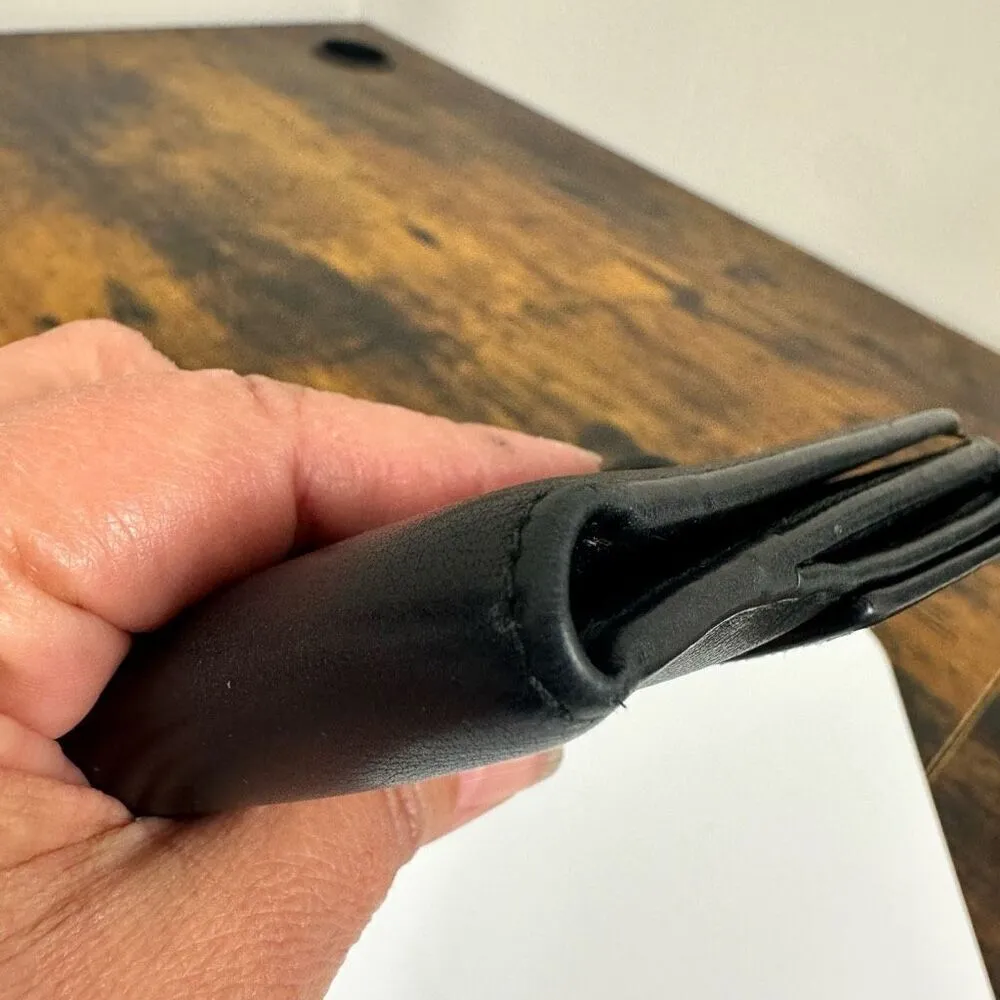 Gucci Trademark Plate‎ Black Leather Compact Wallet - Image 12