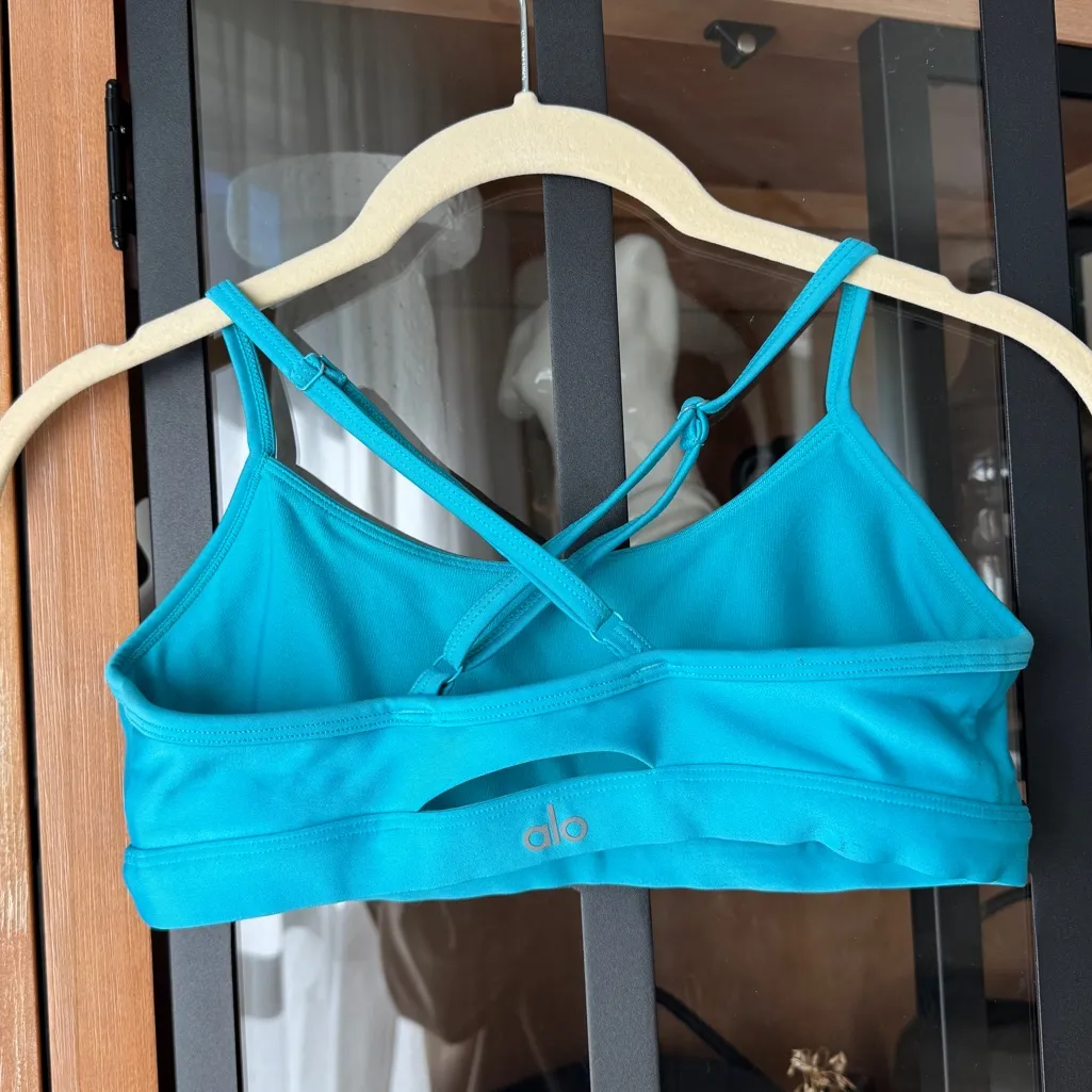 ALO sports bra Airlift Intrigue Top Ocean Teal adjustable criss cross straps - Image 2