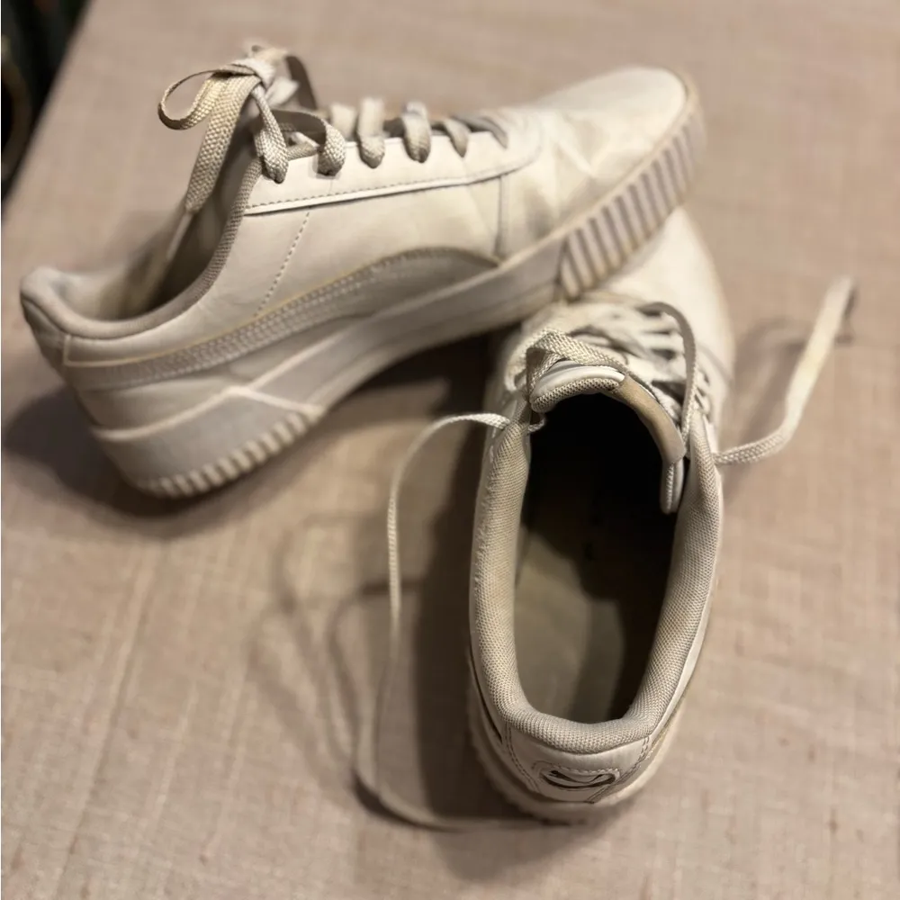 Puma Ladies  sneaks - Image 2