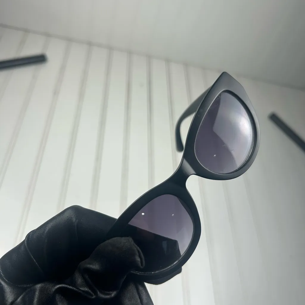 French Connection Black Y2K Rectangle Sunglasses - Image 6