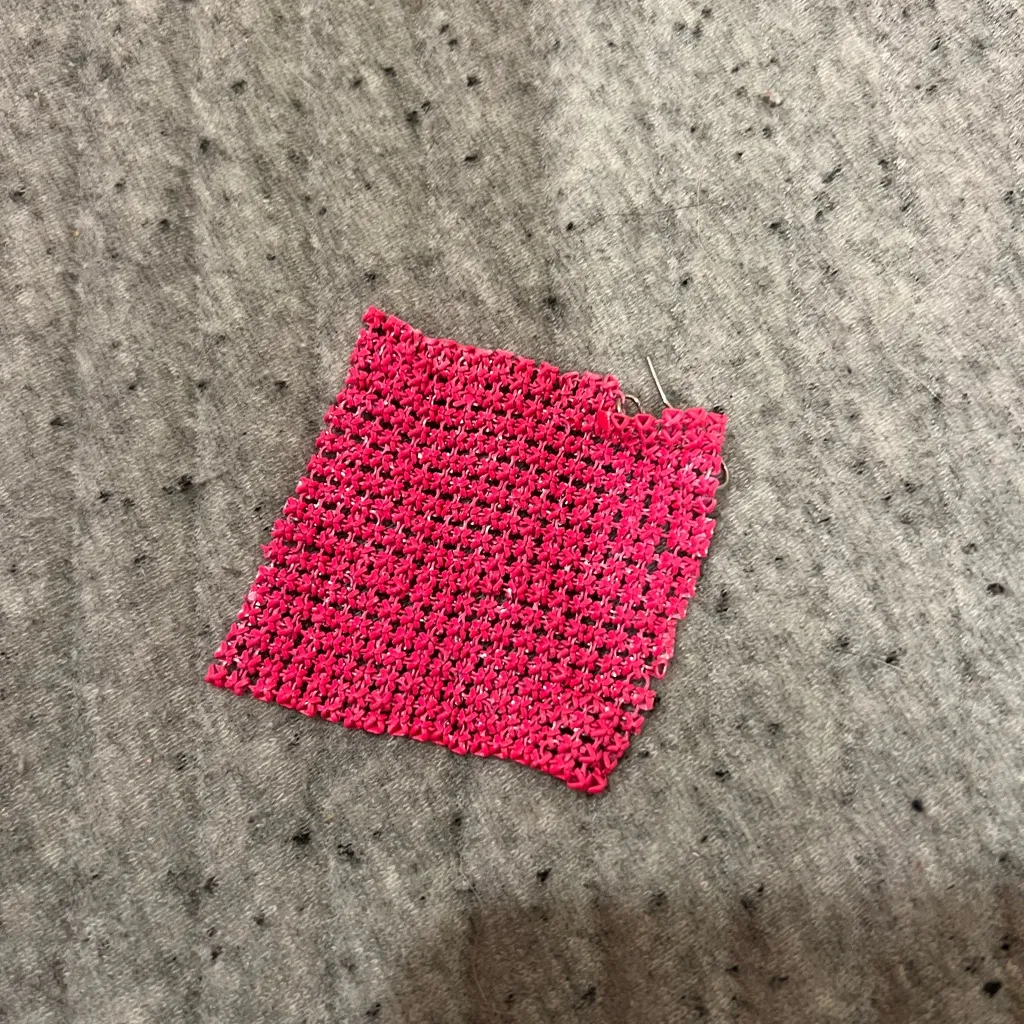 Pink chain diamond Mesh Earrings - Image 3