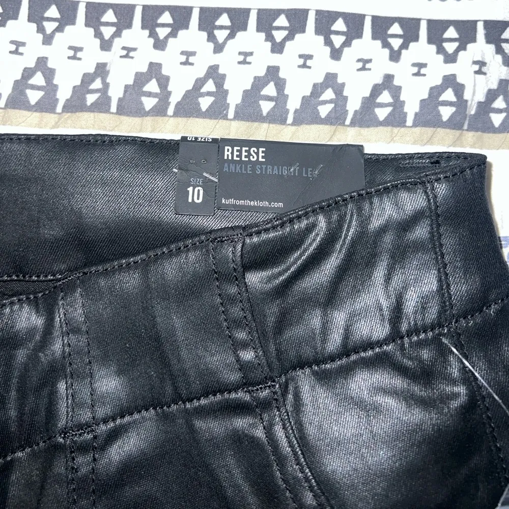 NWT Kut From the Kloth Black Faux Leather Pants Reese Ankle Straight Leg Size 10 - Image 4