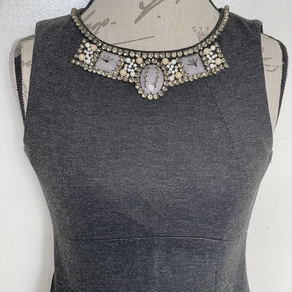 Cabi Womens Blouse  Size 2 Top Sleeveless Necklace Neckline Sequins Pearl Gray - Image 4