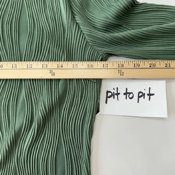 NWT Von Maur Olive Green Textured Top Wavy Ribbed‎ 3/4 Sleeve Womens Small - Image 10