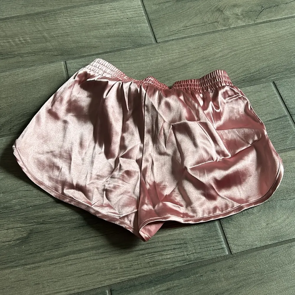 H&M  divided silky shorts - Image 4