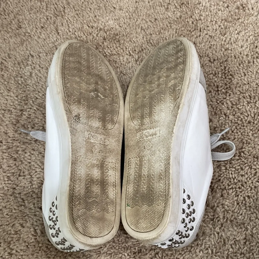 La Sheelah silver studded casual shoe Size 8 - Image 8