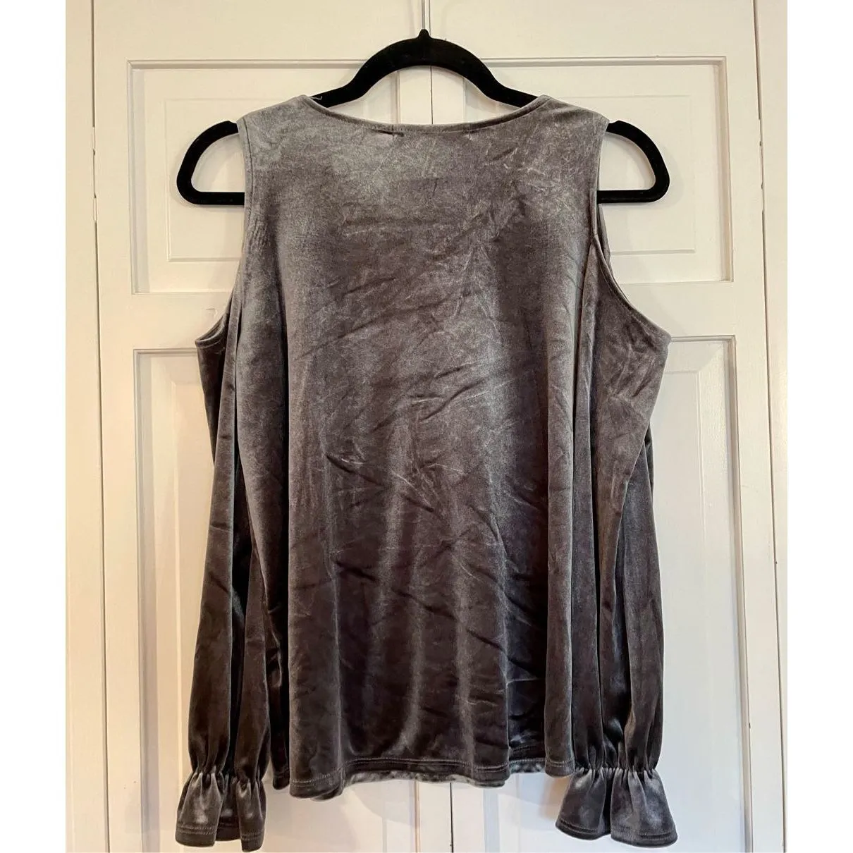 One clothing NWT velvet cold shoulder top medium - Image 7