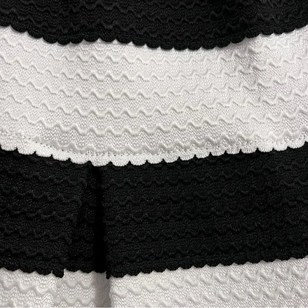 DOE & RAE Black and White Strapless Mini Dress With Flare Fit Small | EUC - Image 7