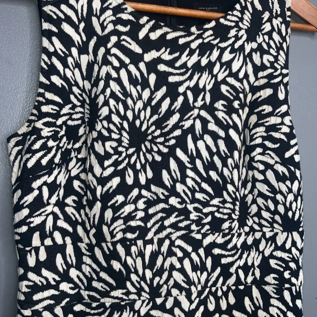 Ann Taylor Black and Cream Print Sleeveless Round Neck Sheath Dress 2 - Image 4
